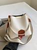 2023 Damen Crossbody Tasche mit Farbblock: Neue Mode-Textur-Eimer-Tasche mit breitem Schultergurt