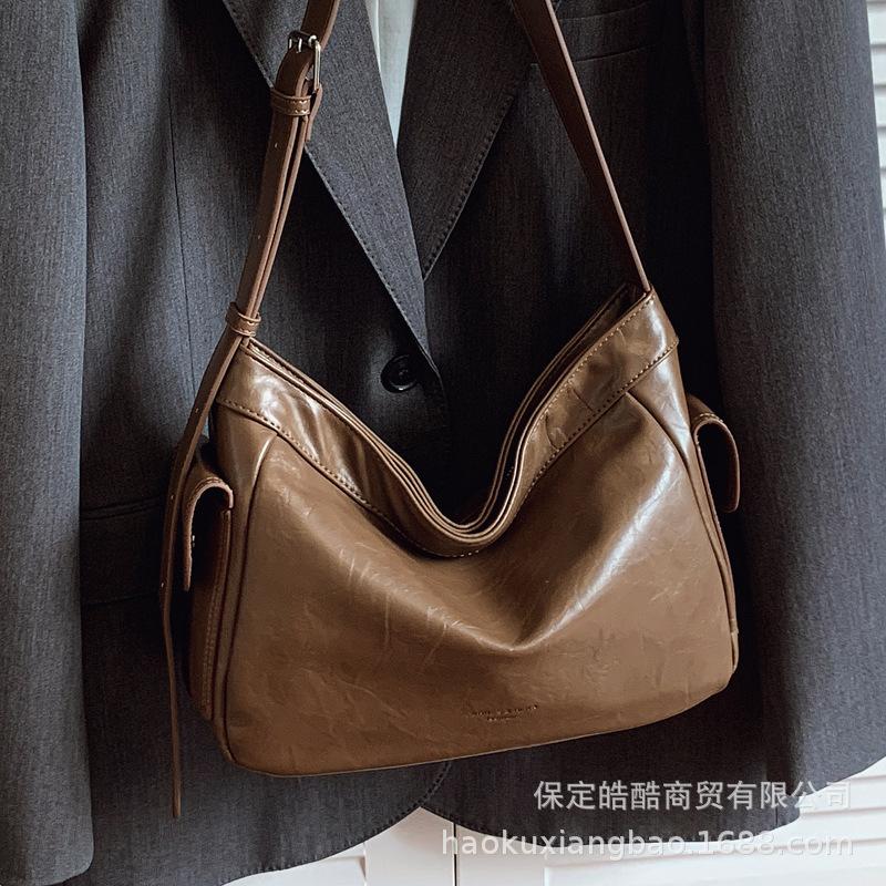 Korean Version Niche Design Large-capacity Simple Bucket Bag Women's 2025 Autumn and Winter New Fashionable Versatile Small Tote Bag