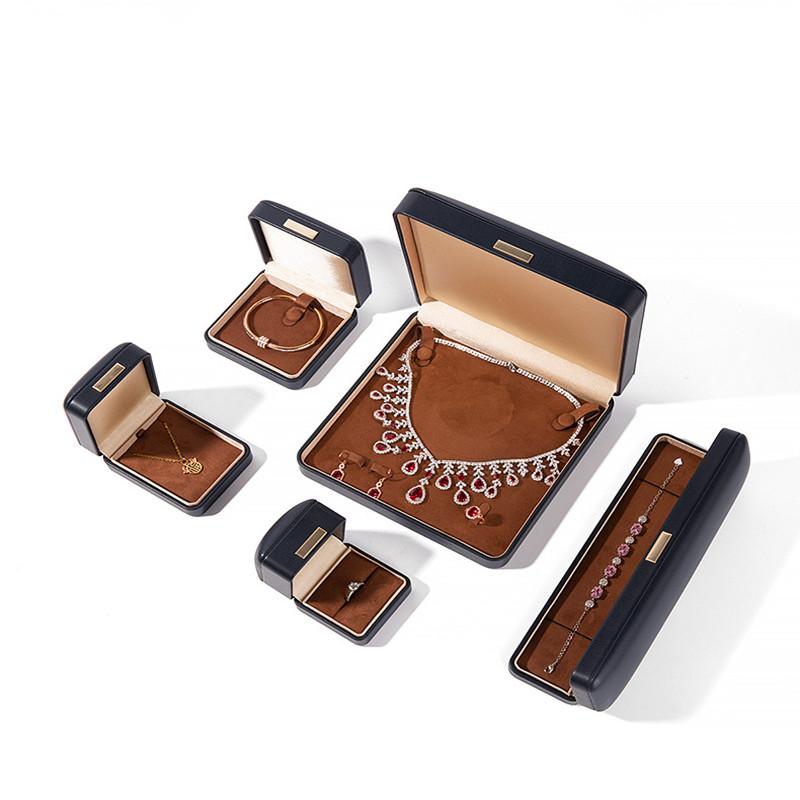 Högkvalitativ PU-läder Rundade Hörn Gyllene Spänne Smyckeskrin Ring Hänge Halsband Armband Förpackning Display Förvaringslåda