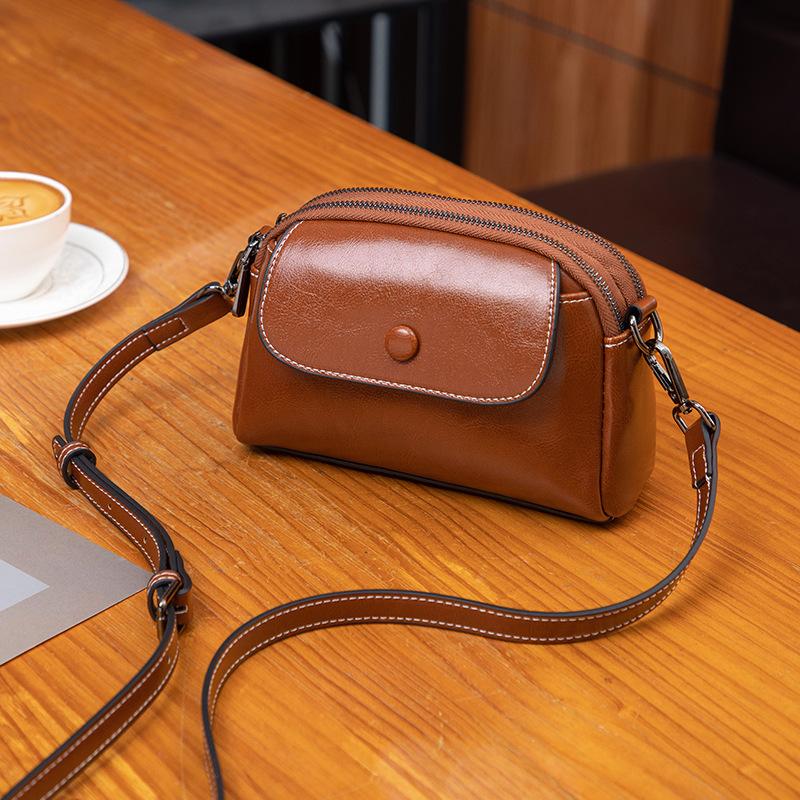 

Bag 2025 New Mom Oily Leather Women s Bag Mobile Phone Bag One Shoulder Crossbody Bag Women s Parade Xiaoxiang Mini Bag коричневый