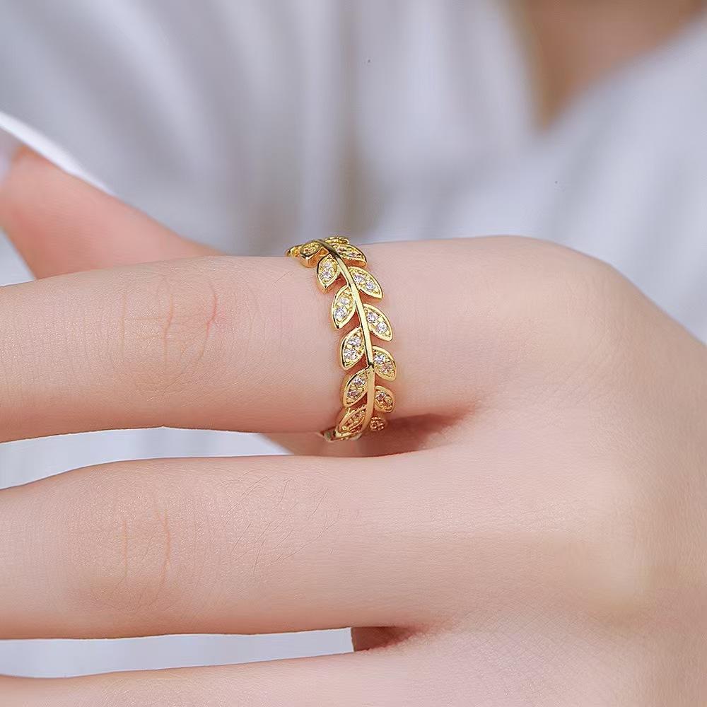 Light luxury retro minimalist style open ring for women, simple leaf finger ring.