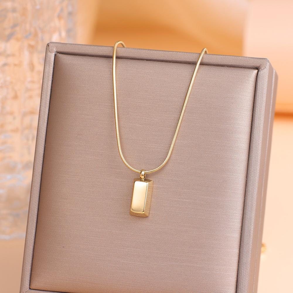 Titanium steel stainless steel small gold brick necklace geometric clavicle chain pendant hot-selling Internet celebrity jewelry
