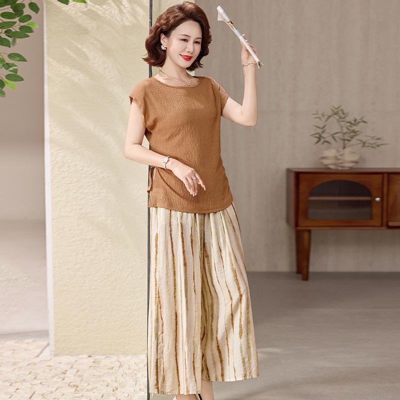 

Summer Casual Two-Piece Set: Solid Short-Sleeve Top + Striped Long Pants for Middle-Aged & Elderly Women 3XL [120-135 kg]