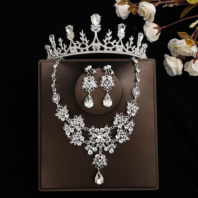 Ensemble Nuptial Féerique: Couronne, Collier & Boucles d'oreilles – Parfait pour un Mariage ou un Anniversaire