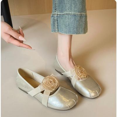 Französische Ballerinas mit runder Spitze, plissierten Blumen, Feenstil, Ballett-Schuhe zum Rock, bequeme Slipper, Mary Janes