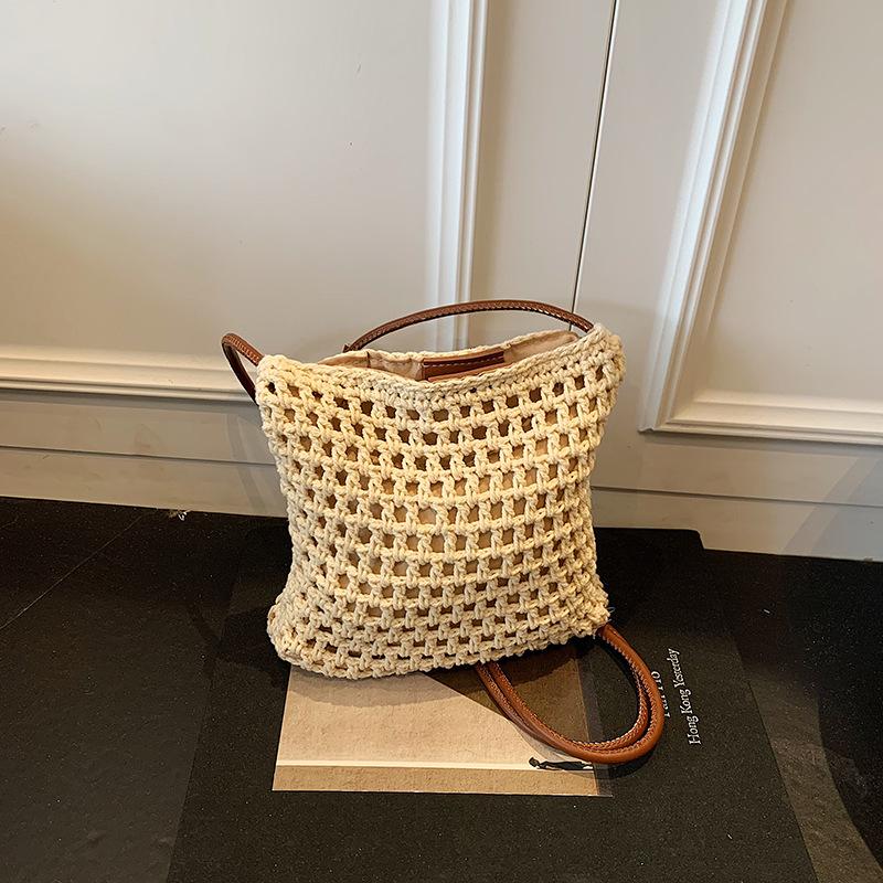 Summer Niche Messenger Bag Women's 2025 New Fashion and Leisure Versatile Seaside Vacation Woven Bag