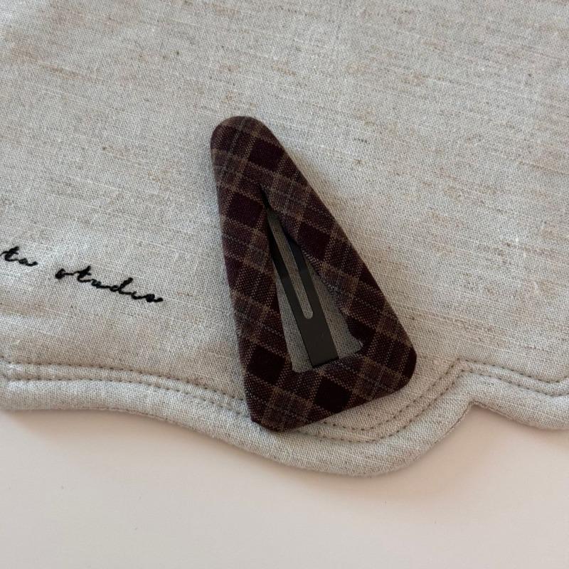 1PcVintage Plaid Triangle Hair Clips Classic Checkered Fabric Barrettes Girls Daily Casual Hair Styling Fashion Hair Accessories