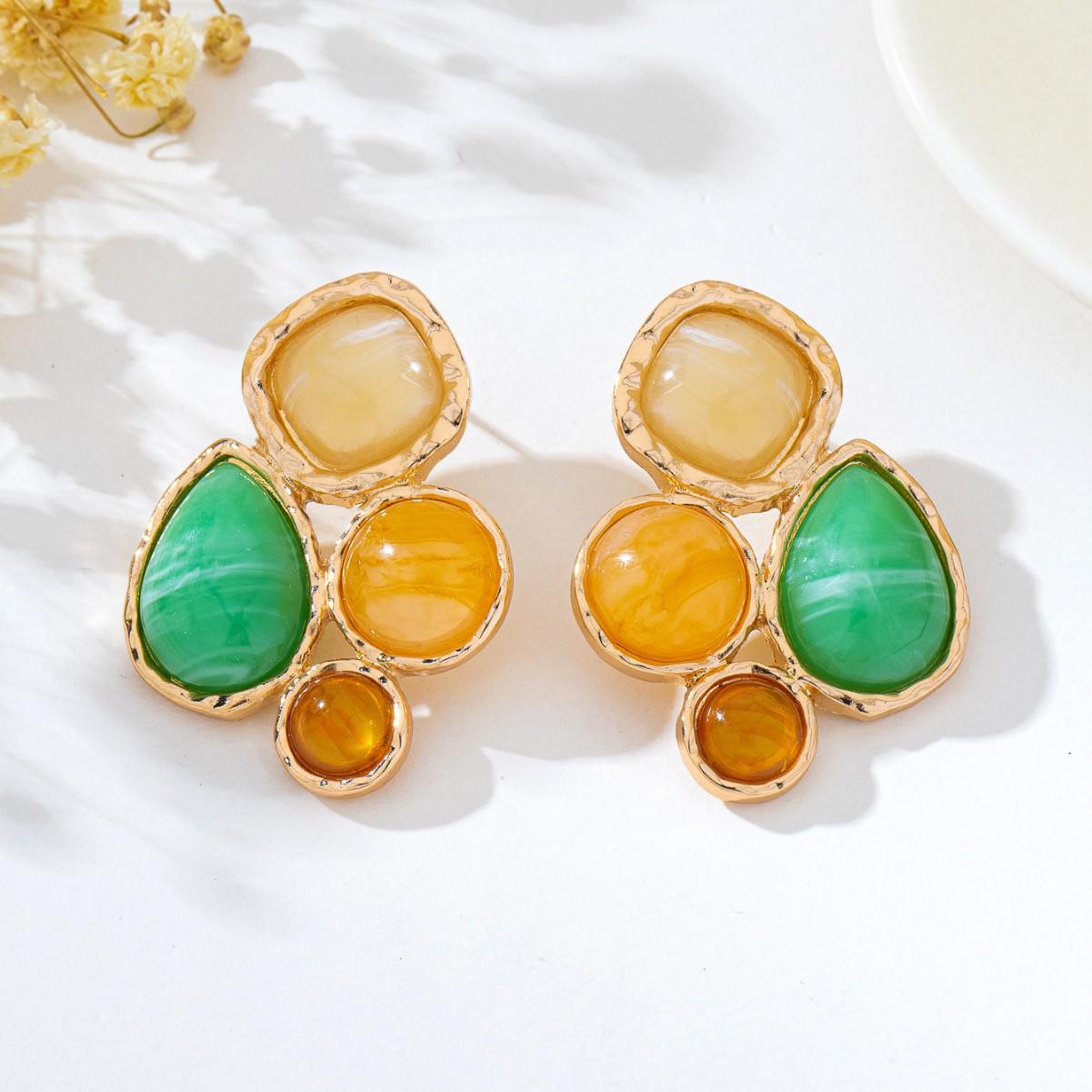 European American Creative Geometric Oval Water Drop Earrings: Retro Fashion Versatile Studs for Women