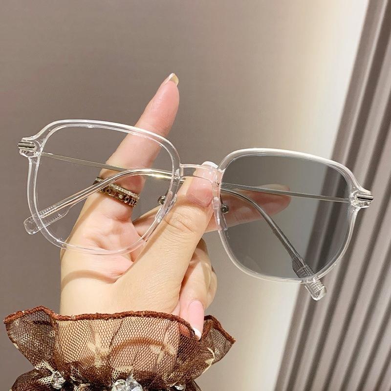 

Fashion Oversize Photochromic Myopia Glasses for Women Men Large Frame Anti Blue Light Color Change Grey Near Sight Eyeglasses 0 прозорий