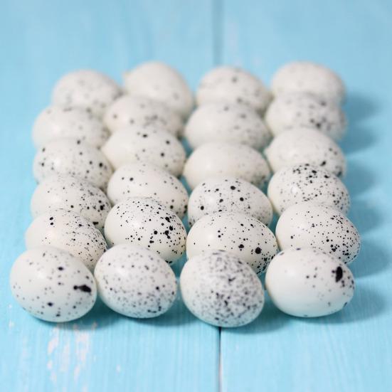 10 szt. Sztuczne przepiórcze jaja Świetny detal Mały owalny kształt Kontrastowy kolor Dekoracja ogrodowa Mikro krajobraz Mini symulowany ptak