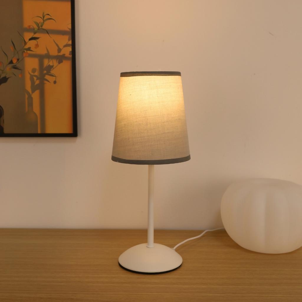 1PC Nordic classic LED desk lamp, USB powered, very suitable for warm desk lamps in rooms, bedrooms, bedside beds