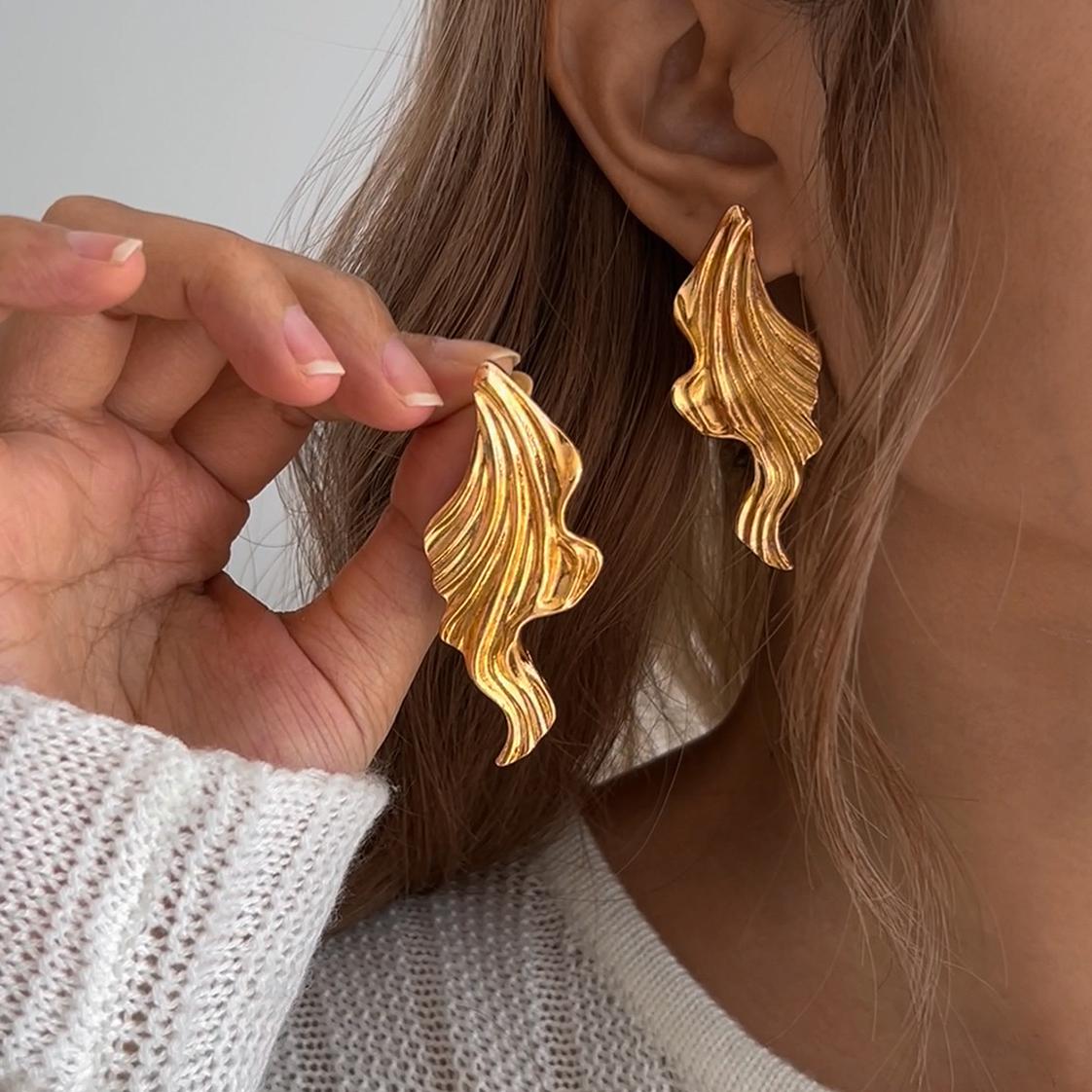 French Wave Pendant Earrings for Women Vintage Gold Color Earrings Gold Color Earrings Metal Female Aesthetic Party Ear Zircon