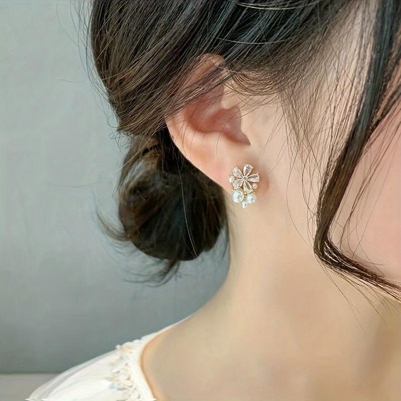 Stylish And Versatile Five-Petal Flower Stud Earrings, Small And Easy Imitation Pearl Earrings