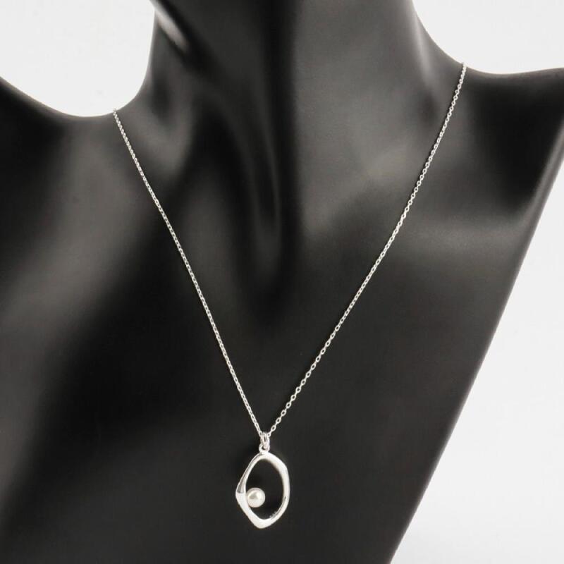

Oval Pendant Long Chain Summer Sterling Silver Pearl Necklace single