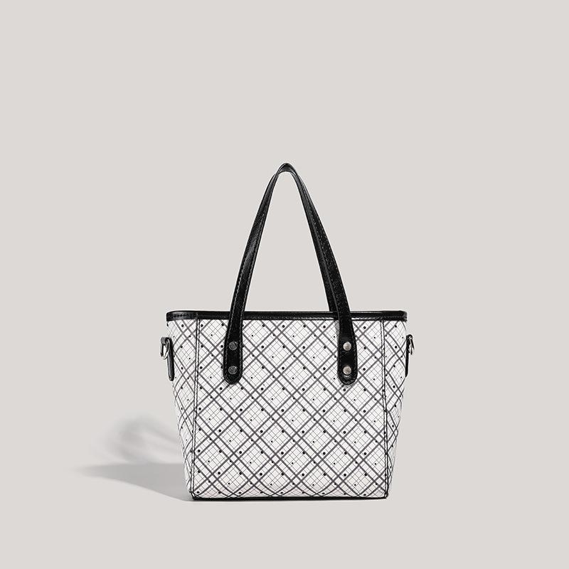 

New high-end versatile fashion portable shoulder bag commuting large-capacity oblique span bag чёрный