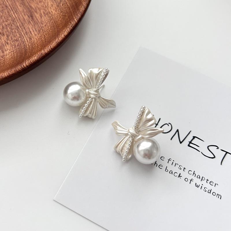 French Style Pearl Bowknot Earrings For Women Sweet Exquisite Irregular Bow Stud Earrings For Women Ear Buckle Party Holiday Jewelry Gifts