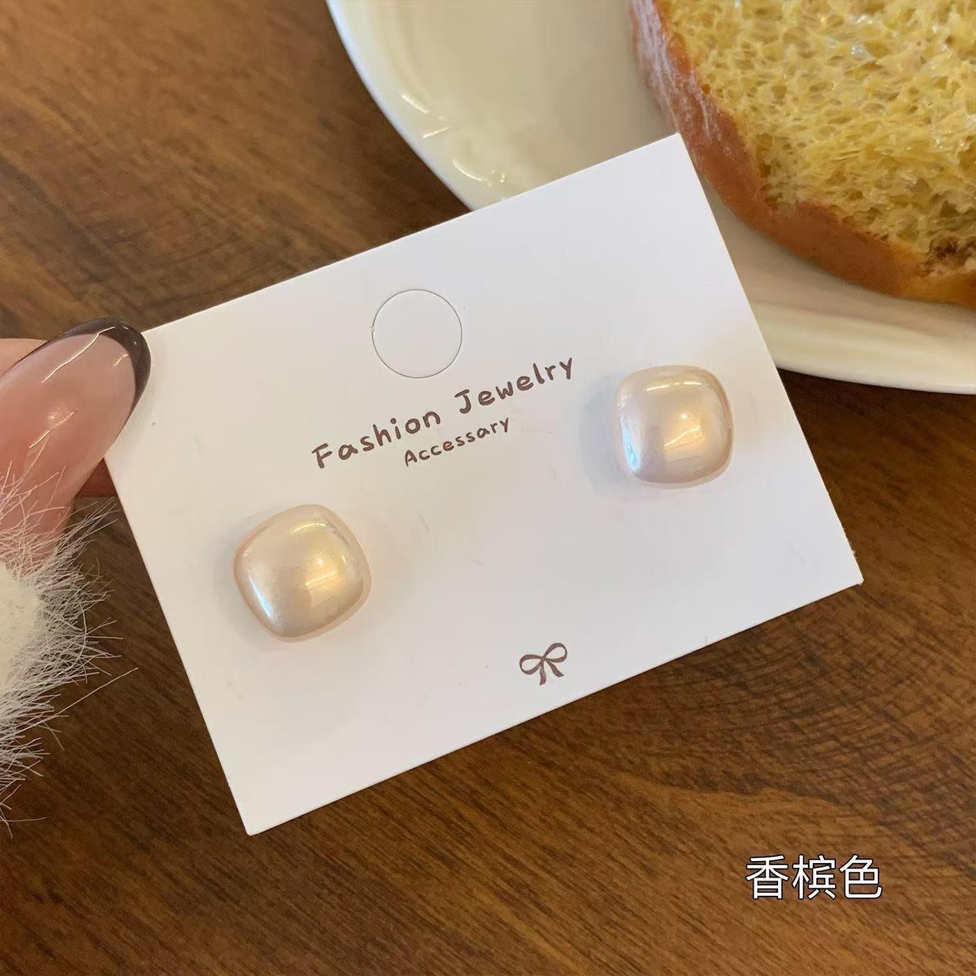 

New Chinese ancient earrings women s light luxury high-end earrings temperament earrings autumn and winter gold French niche exquisite earrings