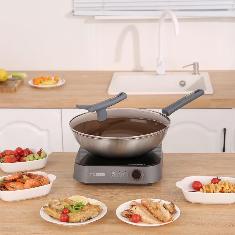 

RSFH Titanium Non-Stick Wok