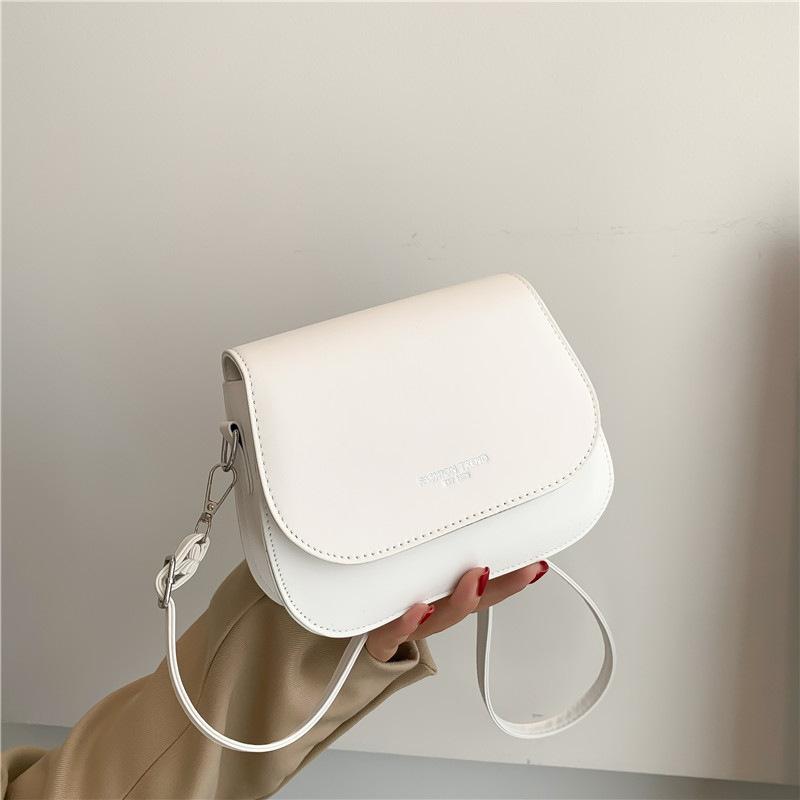 

Модная простая маленькая сумка через плечо женская зимняя новая тенденция 2024 года модная сумка через плечо простая маленькая квадратная сумка белый