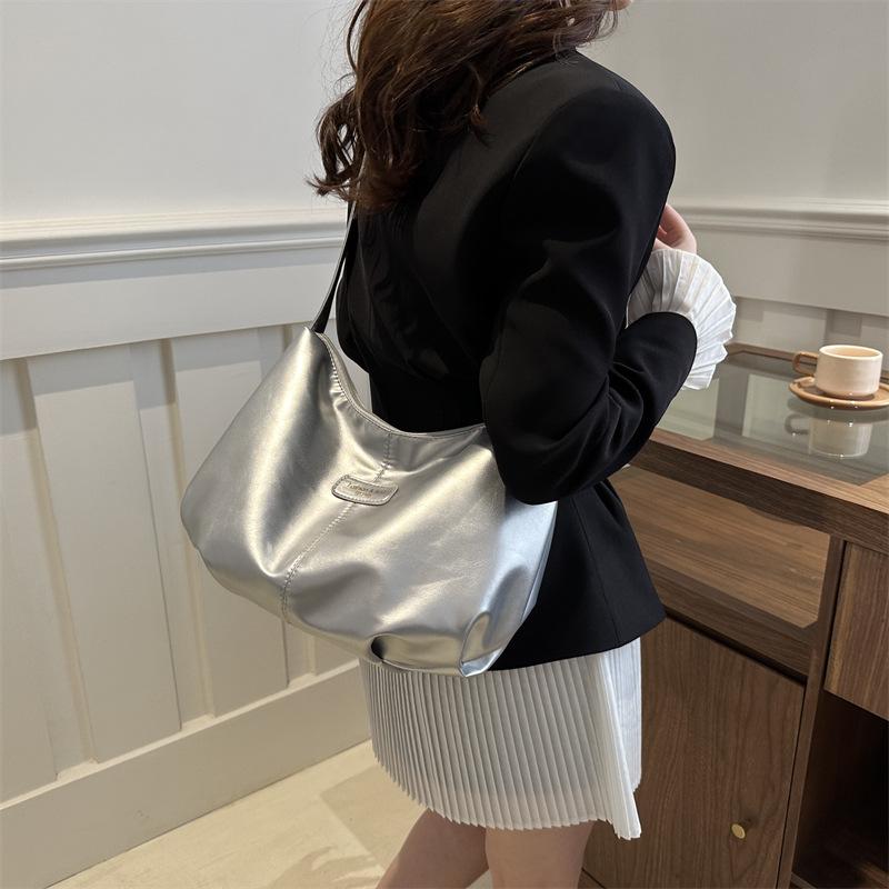 New Urban Large-capacity Fashionable and Simple Solid Color Casual Solid Color Pendant Exquisite Single Shoulder Diagonal Span Armpit Bag