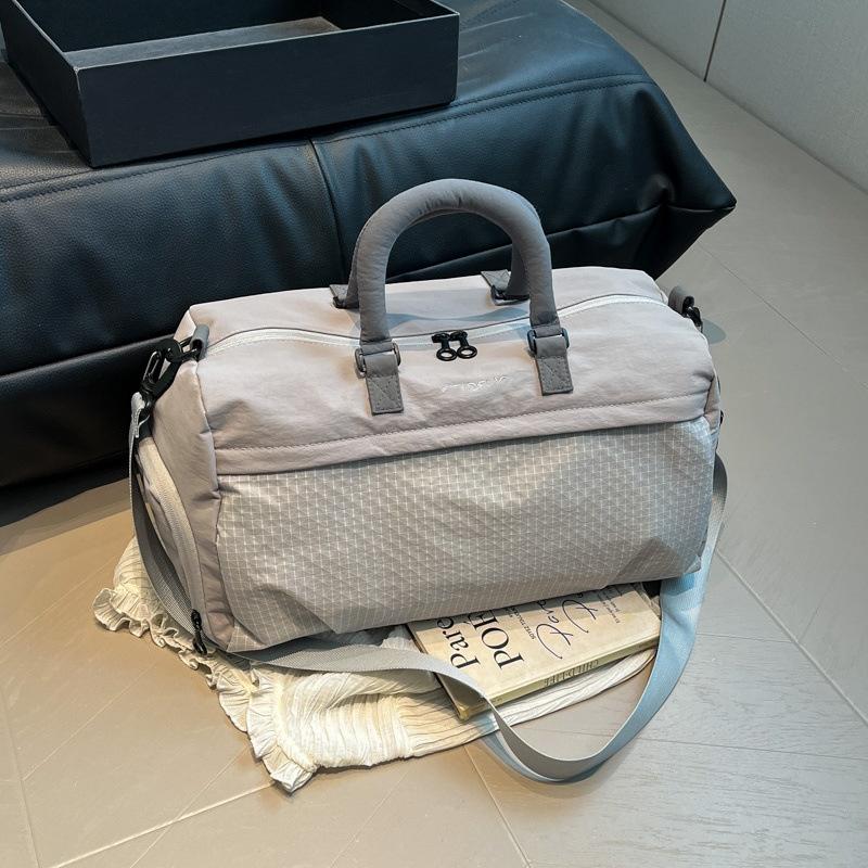 

Large-capacity Travel Bag, Fashionable and Lightweight Handbag for Women, Crossbody Sports and Fitness Bag, Luggage Bag