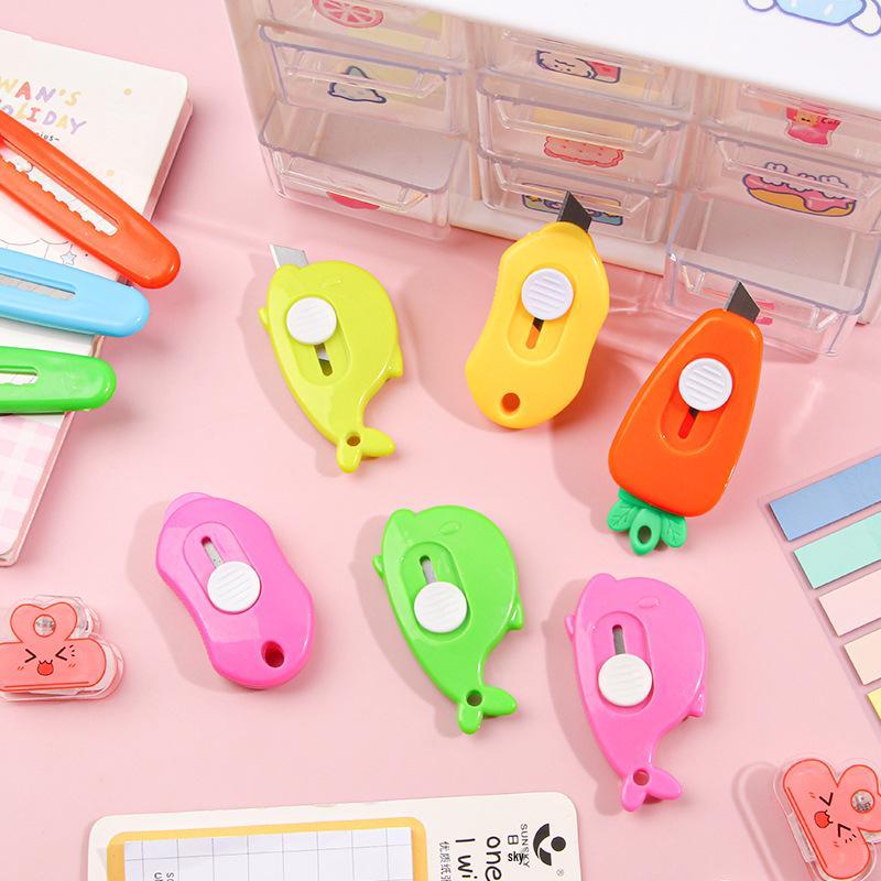 Mini Cute Colored Craft Knife - Portable, Pocket-sized Knife for Handmade Paper Cutting