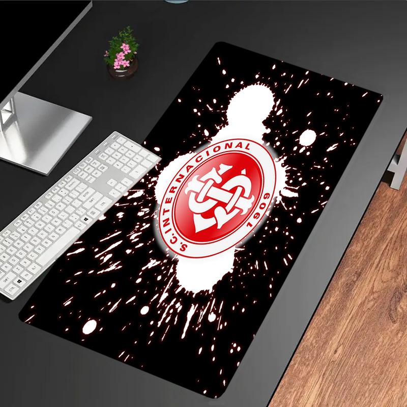 Sc Internacional Crest mouse pad, rubber base, esports desk mat, mouse pad for gamers and office use, gaming desk , easy to clean mat