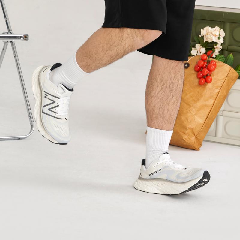 New Balance Fresh Foam X More V4 White Black Metallic Sneakers MMORCW4