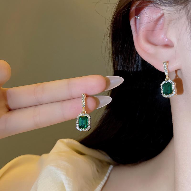 Exquisite Green Diamond S925 Silver Earrings: 2024 Trendy, Elegant Women's Cold Style