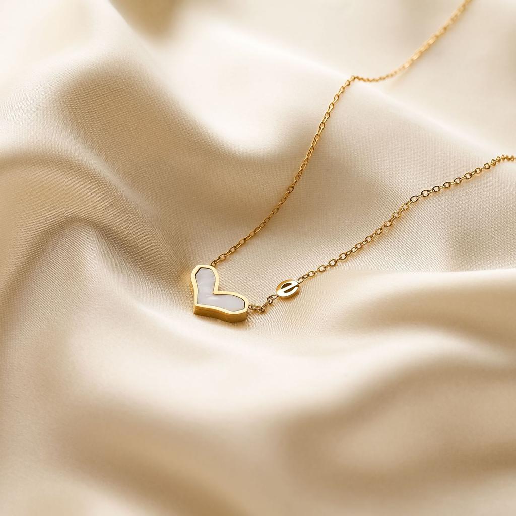 Hot-selling Classic Ins Niche Versatile Non-fading 18k Gold Titanium Steel Love Bow Collarbone Chain Necklace