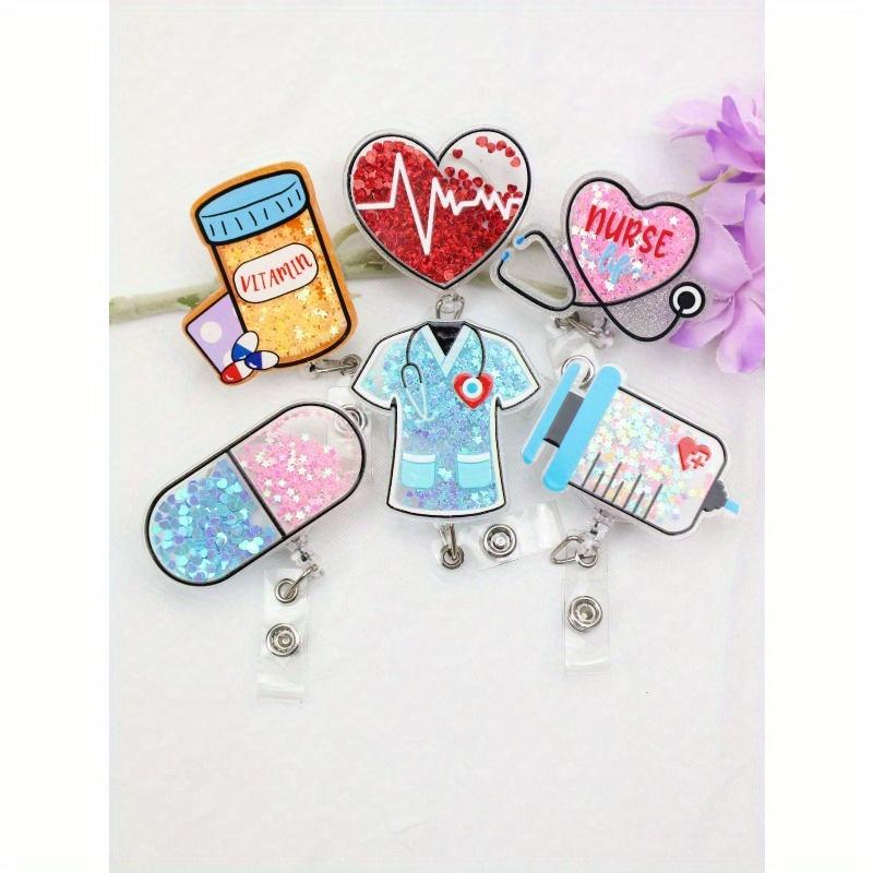 Urocze Brokatowe Cekiny Kreskówkowy Pudełko na Leki Igła Probówka Pigułka Strój Pielęgniarki Stetoskop Kształt Akrylowy Brelok Wysuwany Z Klipsem Identyfikator Odznaka