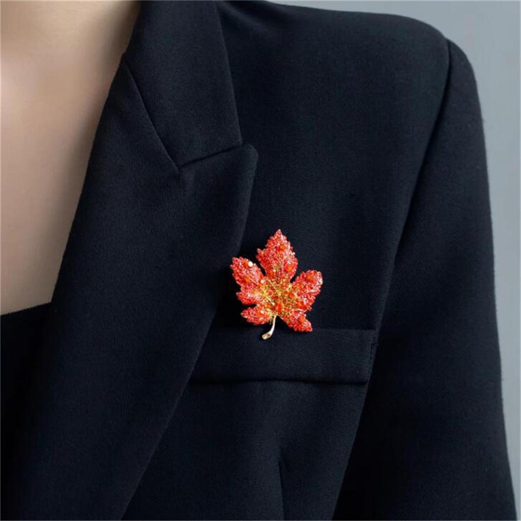 Rinhoo Full Rhinestone Maple Leaf Brooches For Women Luxury Red Green Blue Crystal Leaves Lapel Pins Fashion Plant Badge Jewelry