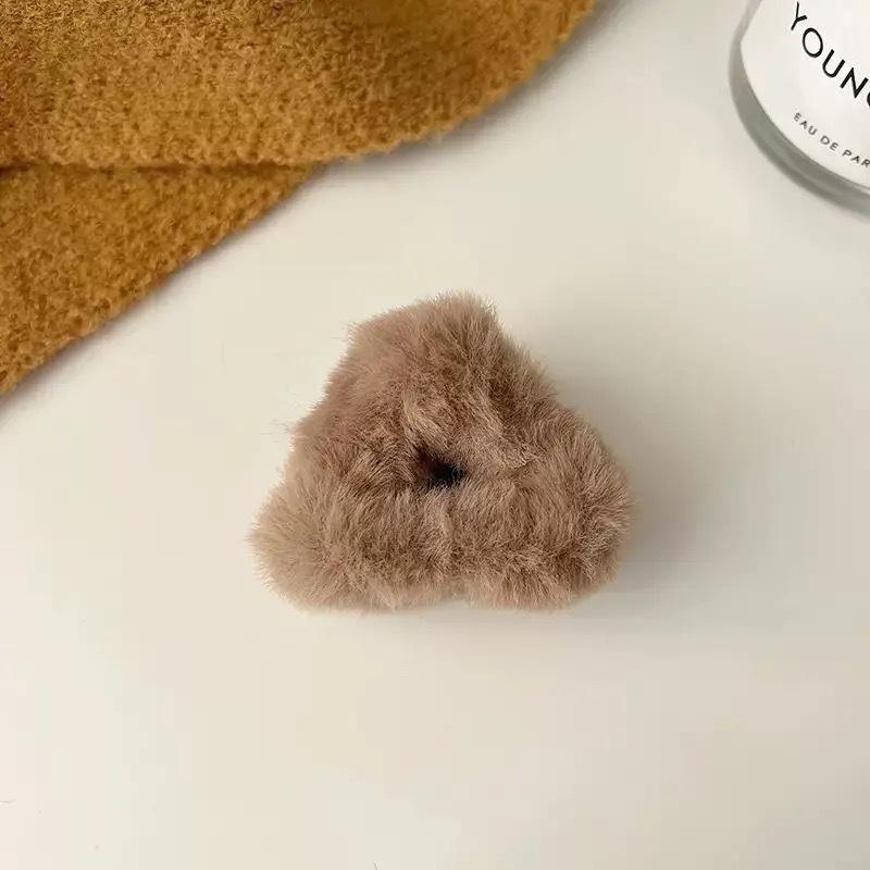 Large Plush Hair Clip: Autumn/Winter Volumizing Shark Clip for Women