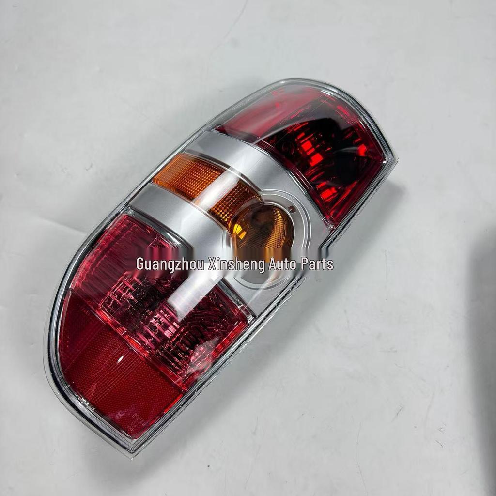 Задній ліхтар гальма, заднього ходу та габаритний вогонь для пікапа Mazda BT-50 (Моделі 2006-2008 років)