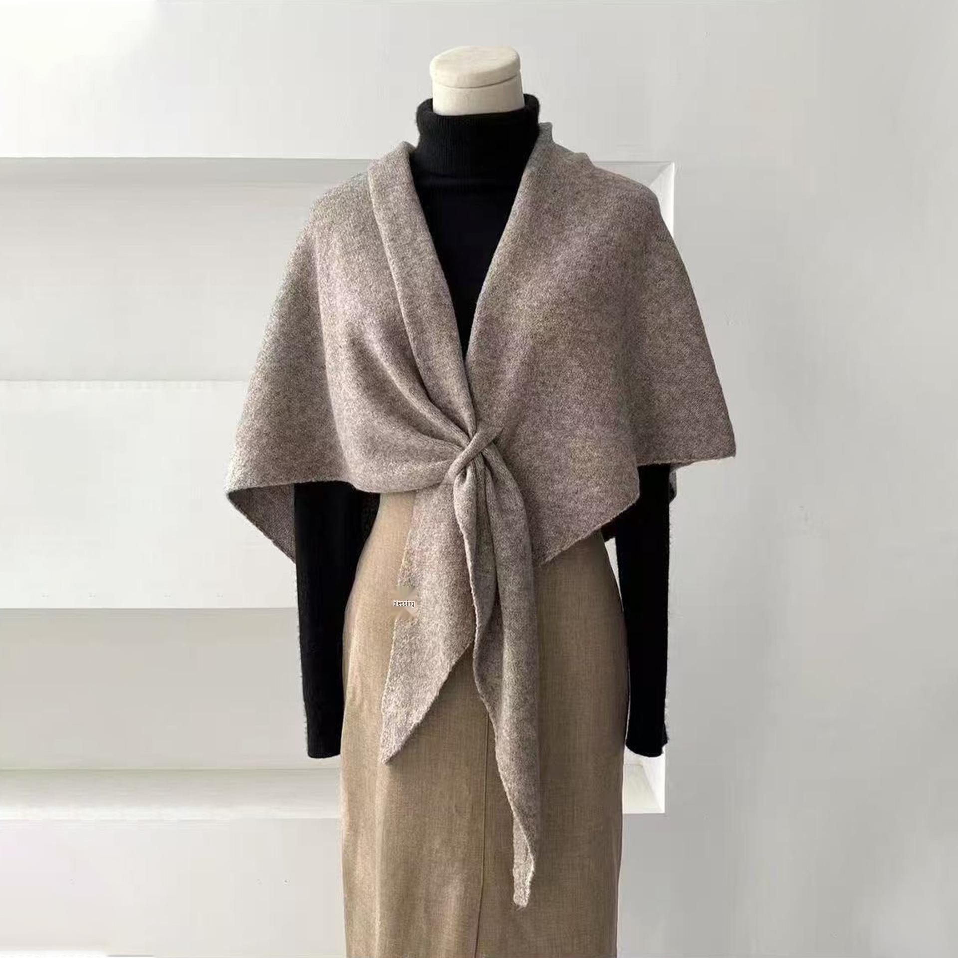 Женская черная треугольная шаль из смесовой шерсти - Осенне-зимний теплый, универсальный однотонный шарф, высококлассный и простой дизайн.