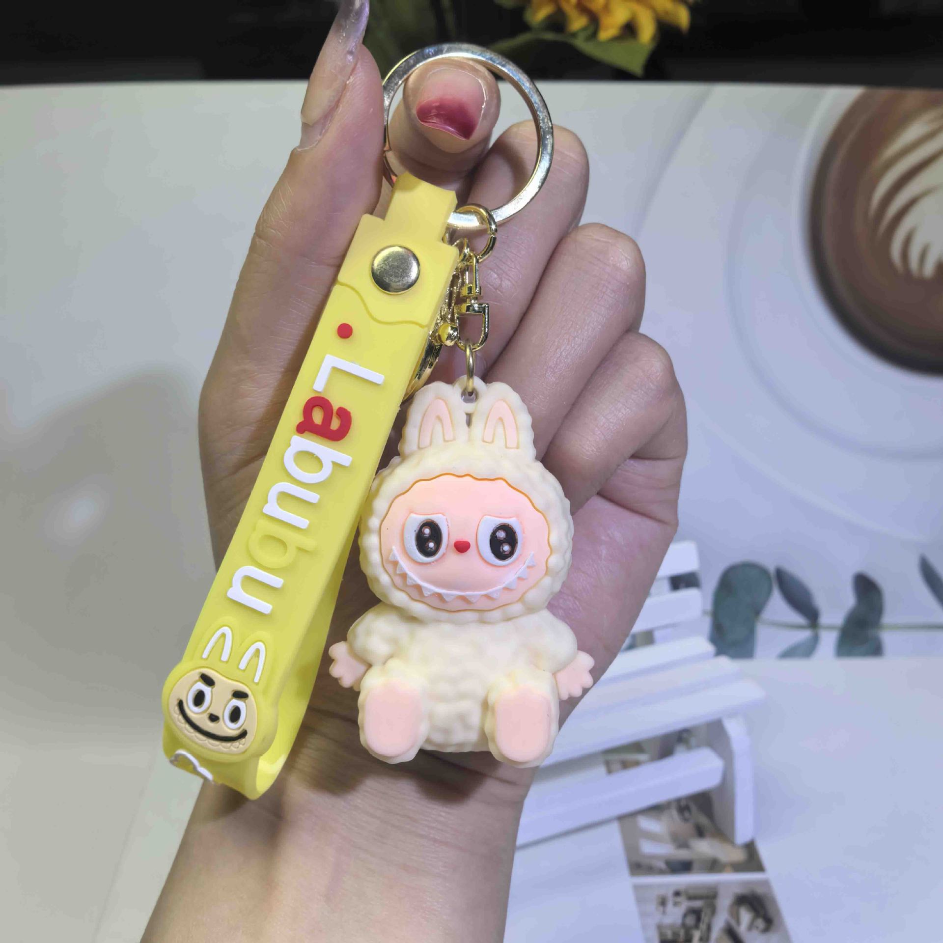 

Сидящая кукла Лабу Брелок ПВХ Украшения для телефона Подвески для сумки Брелок для автомобиля Рождественские подарки 1 шт.