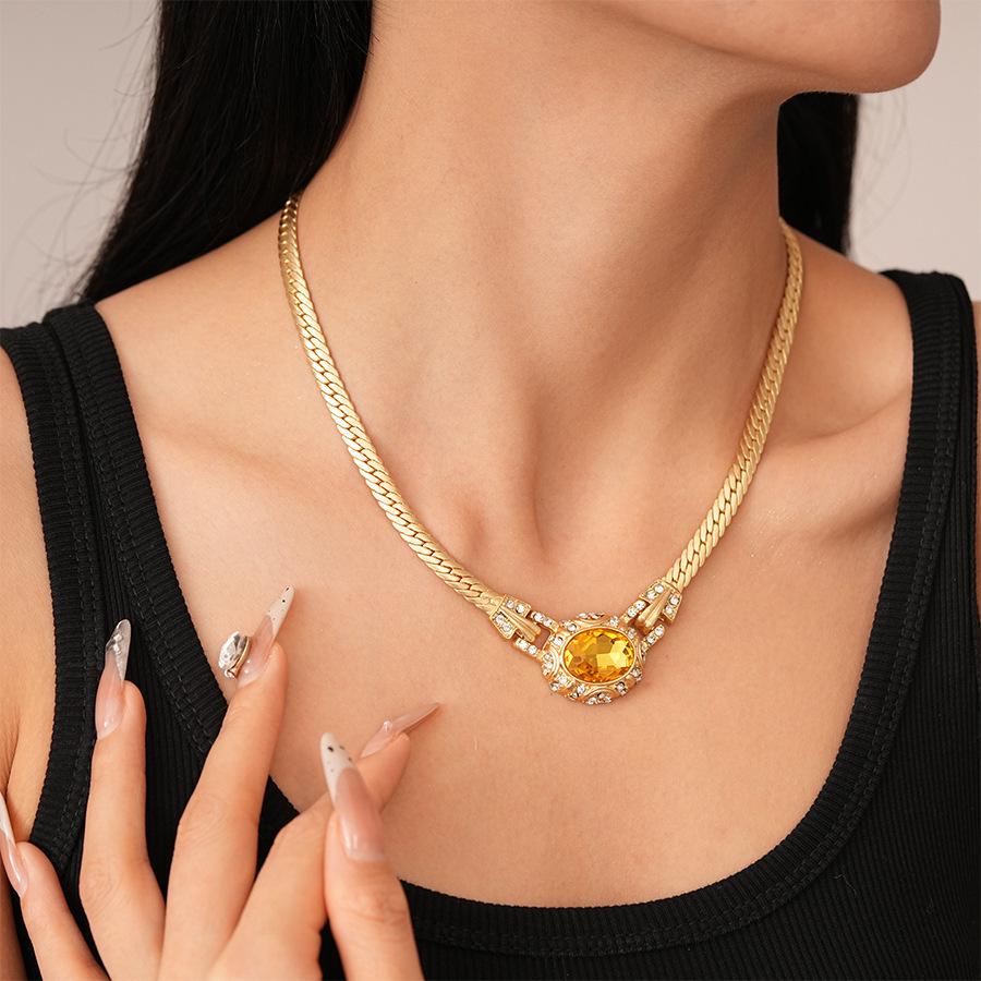 

Сережки та намисто зі стразами з полімерної смоли в середньовічному стилі: Високоякісна модна біжутерія для жінок