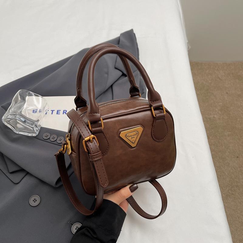 High-end Niche Bag Women's Autumn and Winter New Fashion Shoulder Messenger Bag Retro Portable Small Square Bag