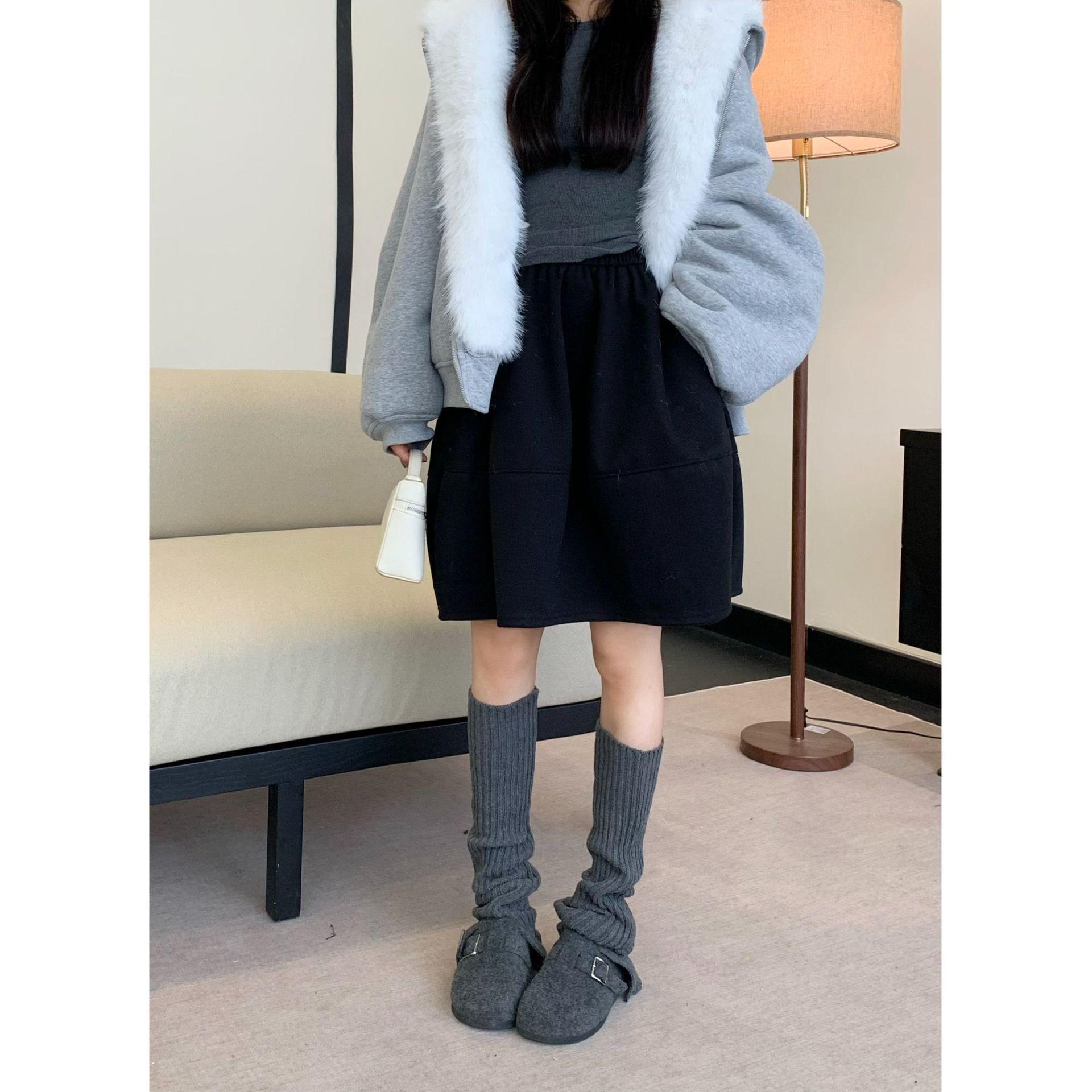 

Korean-Style Grey Woolen A-Line Midi Skirt for Women - Sweet, Versatile, High-Waisted, Slimming, Fluffy, Perfect for Autumn/Winter. L (50-57.5 kg) чёрный