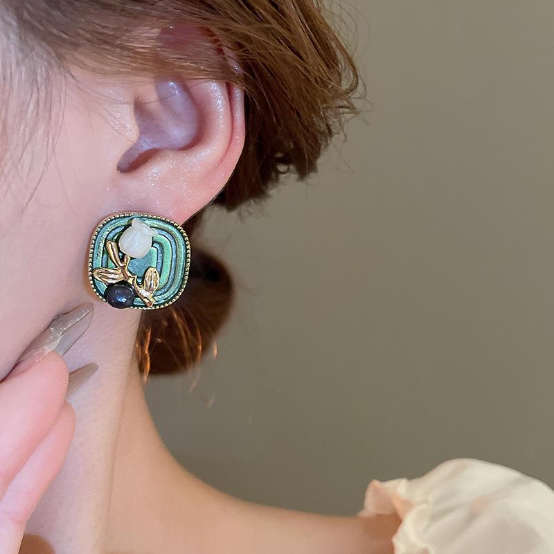 Retro Tulip Geometric Sterling Silver Stud Earrings for Women - High-End French Niche Style