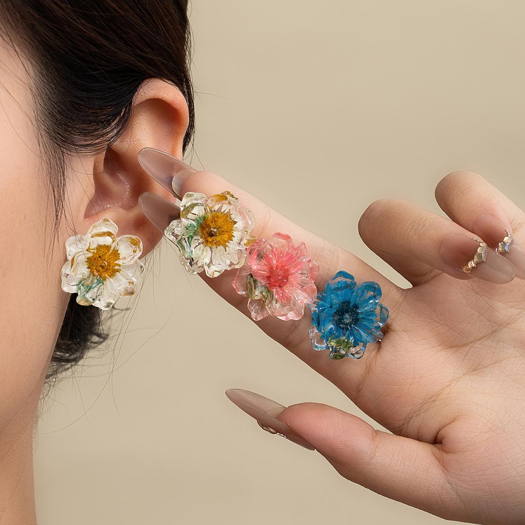 Summer Small Fresh Dried Flower Small Daisy Resin Earrings Girlish Lily Stud Earrings Sweet Cute Wind Daily Earrings