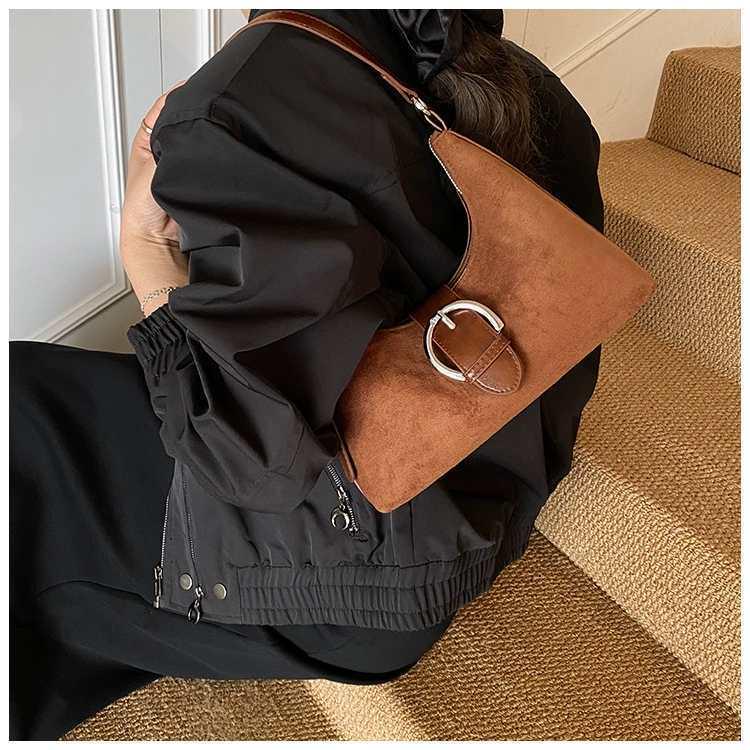 

Женская ретро замшевая сумка кроссбоди - Универсальный стиль осени/зимы 2025, на одно плечо, под мышкой 28x8x21 темно-коричневого