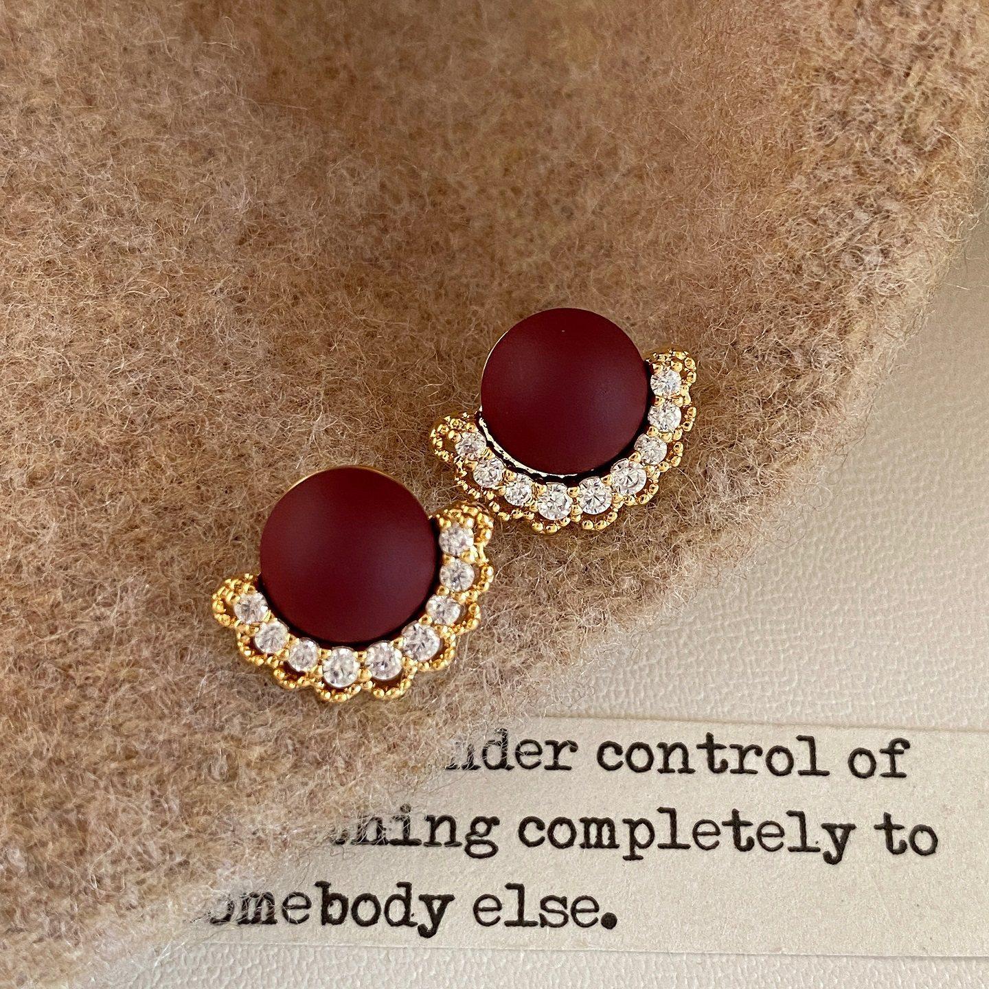 Серебряная игла S925 нишевые огромные красивые кружевные кружевные красные серьги-гвоздики французские легкая роскошь изысканные серьги