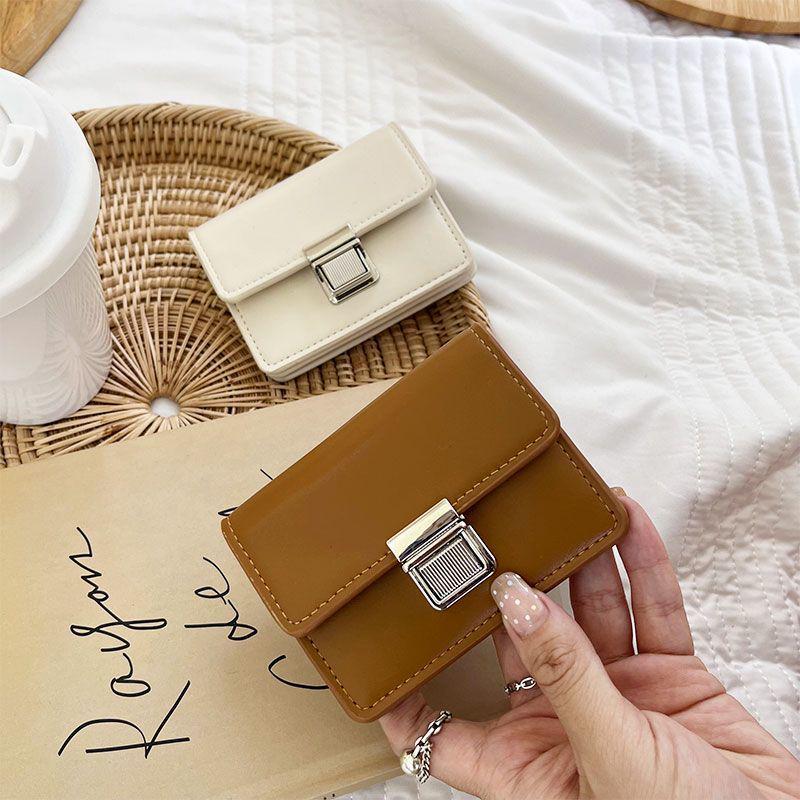 Portfel damski w stylu koreańskim: Prosty, Przenośny, Design z Klapką i Metalową Klamrą, Uchwyt na Karty, Portmonetka dla Uczniów.