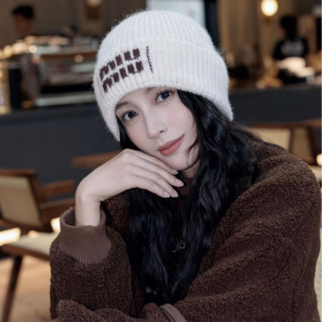 Miu Prémiová podzimní/zimní vyšívaná vlněná čepice s ochranou uší