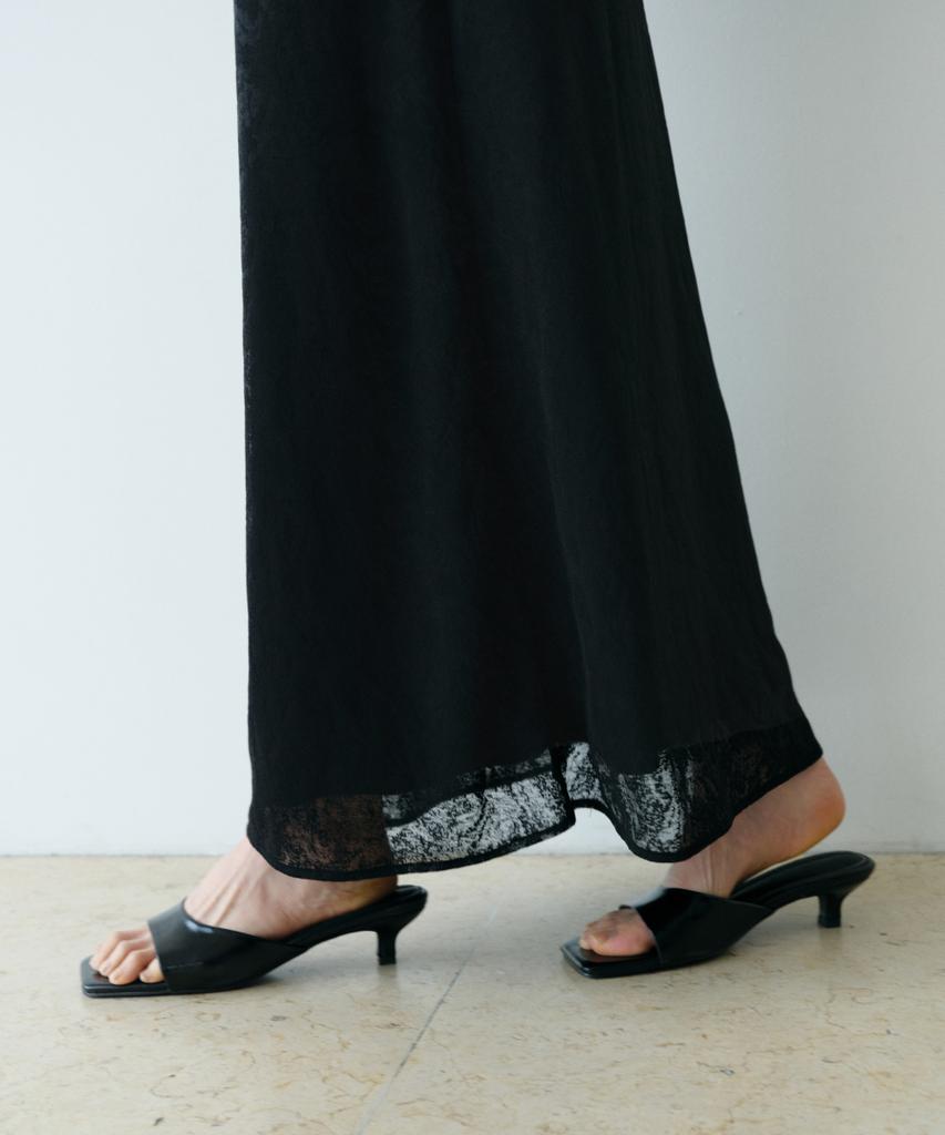 Loutaideu Floral Maxi Skirt [Black]