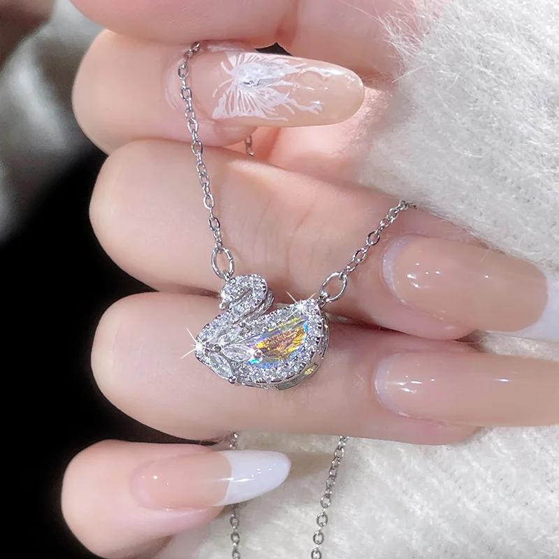 Collier pendentif Cygne en Cristal Coloré Zircon Incrusté Argent Brillant Designer pour Femmes Filles Chaîne de Clavicule Bijou Cadeau