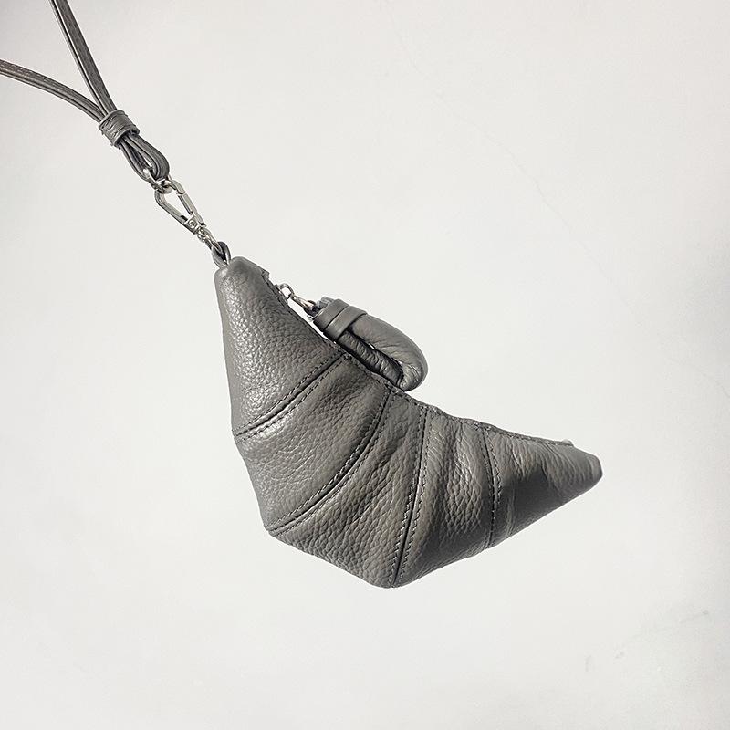 

Мини-сумка-круассан из натуральной кожи LE для наушников и ключей - женская сумка-мессенджер из овечьей кожи. 21cm x 2.5cm x 9cm