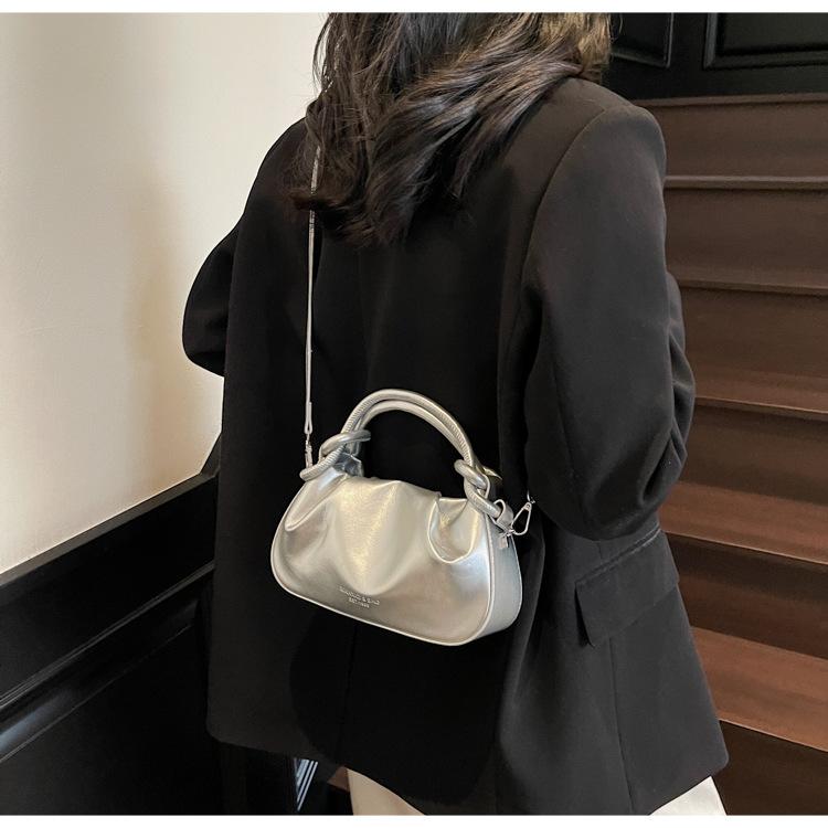 Niche Design Bag Women's New Summer Messenger Bag Portable Pleated Cloud Bag