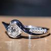 2026 Europäischer und Amerikanischer Light Luxury Zeigefingerring Super Glänzend Karat Zirkon Geometrischer Diamantring Verlobungsring Damen